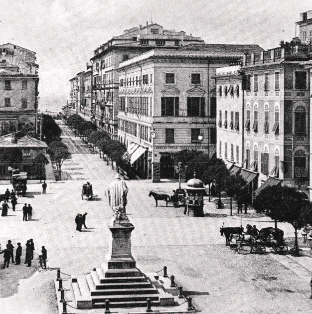 Piazza Chiavari 1900